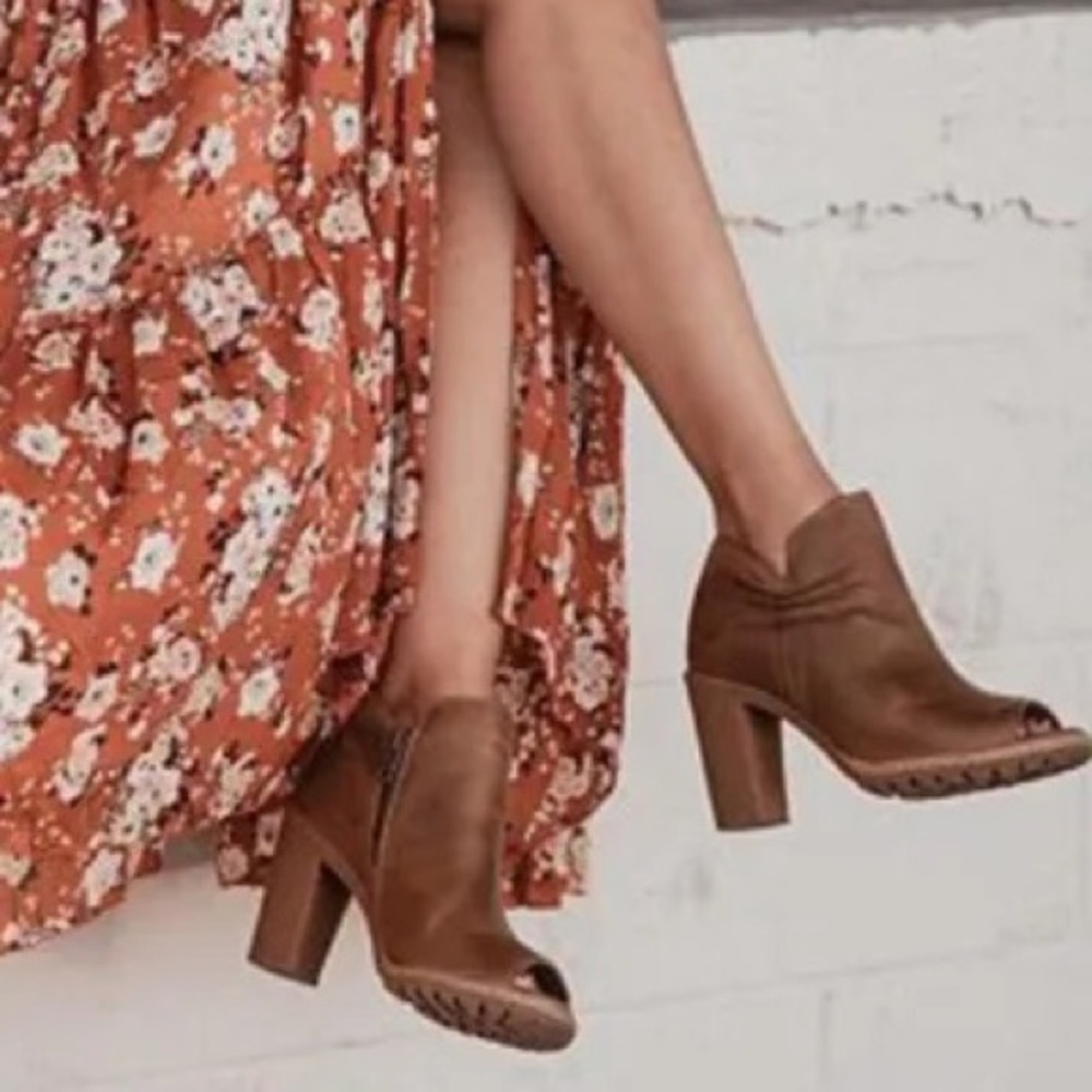 Timberland ’Glancy’ Ruched Peep Toe Boots - Picture 12 of 15